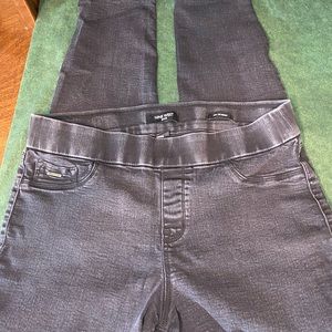 Faded Nine West Pull On Skinny Jeans- size 12
